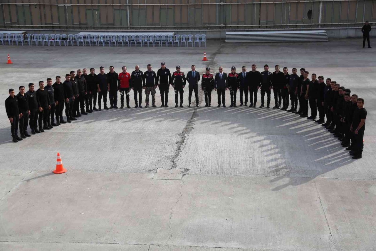 Sokaktaki polis sayısı artınca suç azaldı, ele geçen silah sayısı arttı