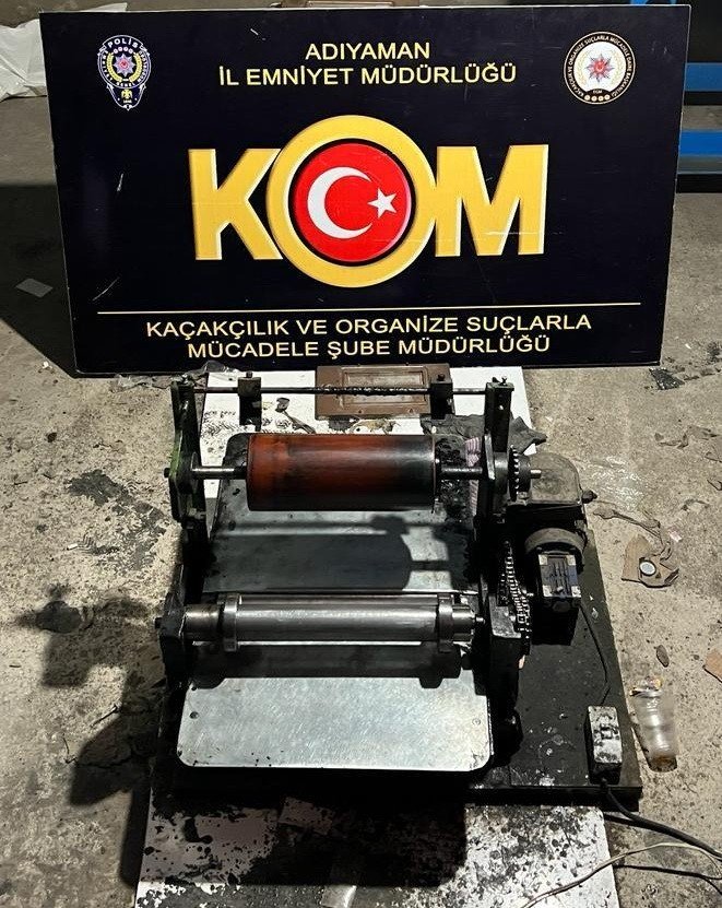 Sahte plaka basımına polis baskını