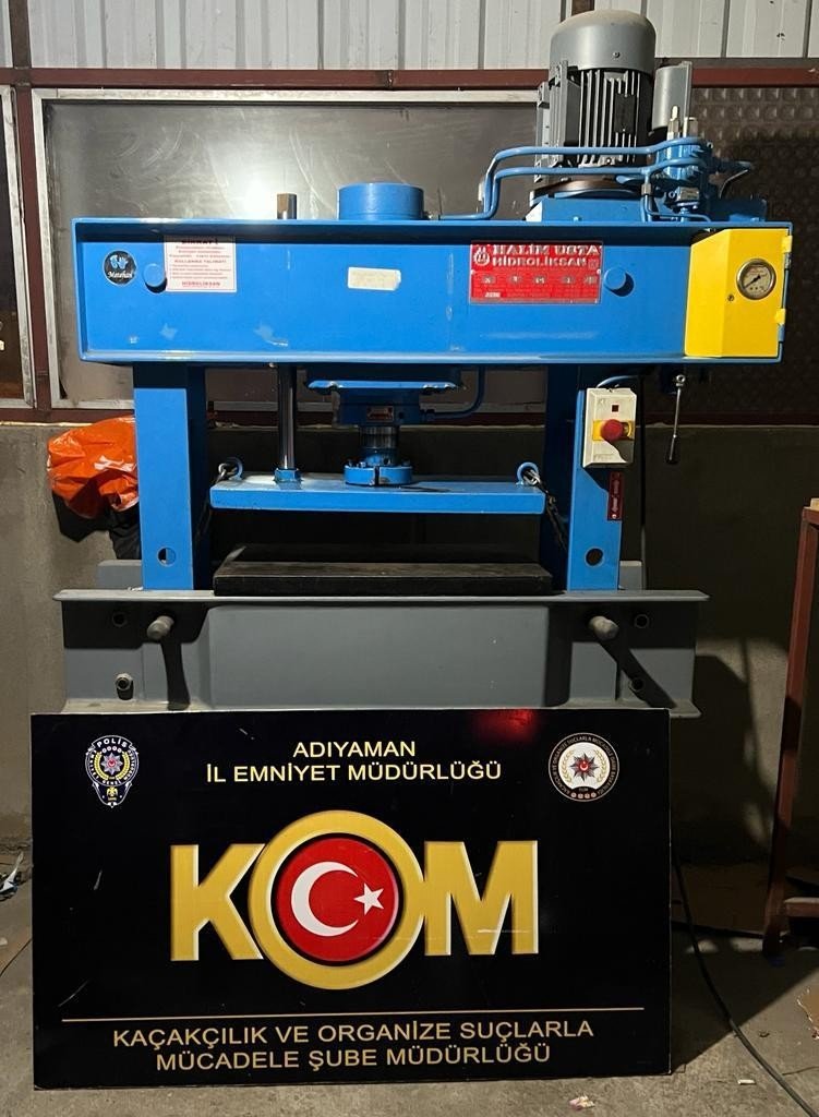 Sahte plaka basımına polis baskını