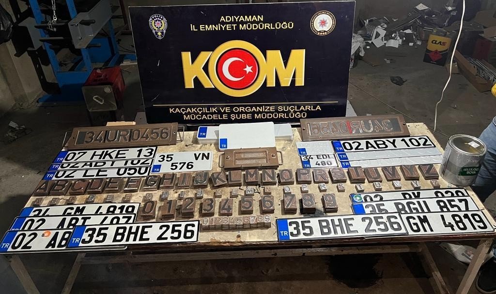 Sahte plaka basımına polis baskını