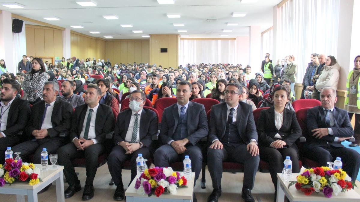 Afet okur yazarlığında gençlere eğitim