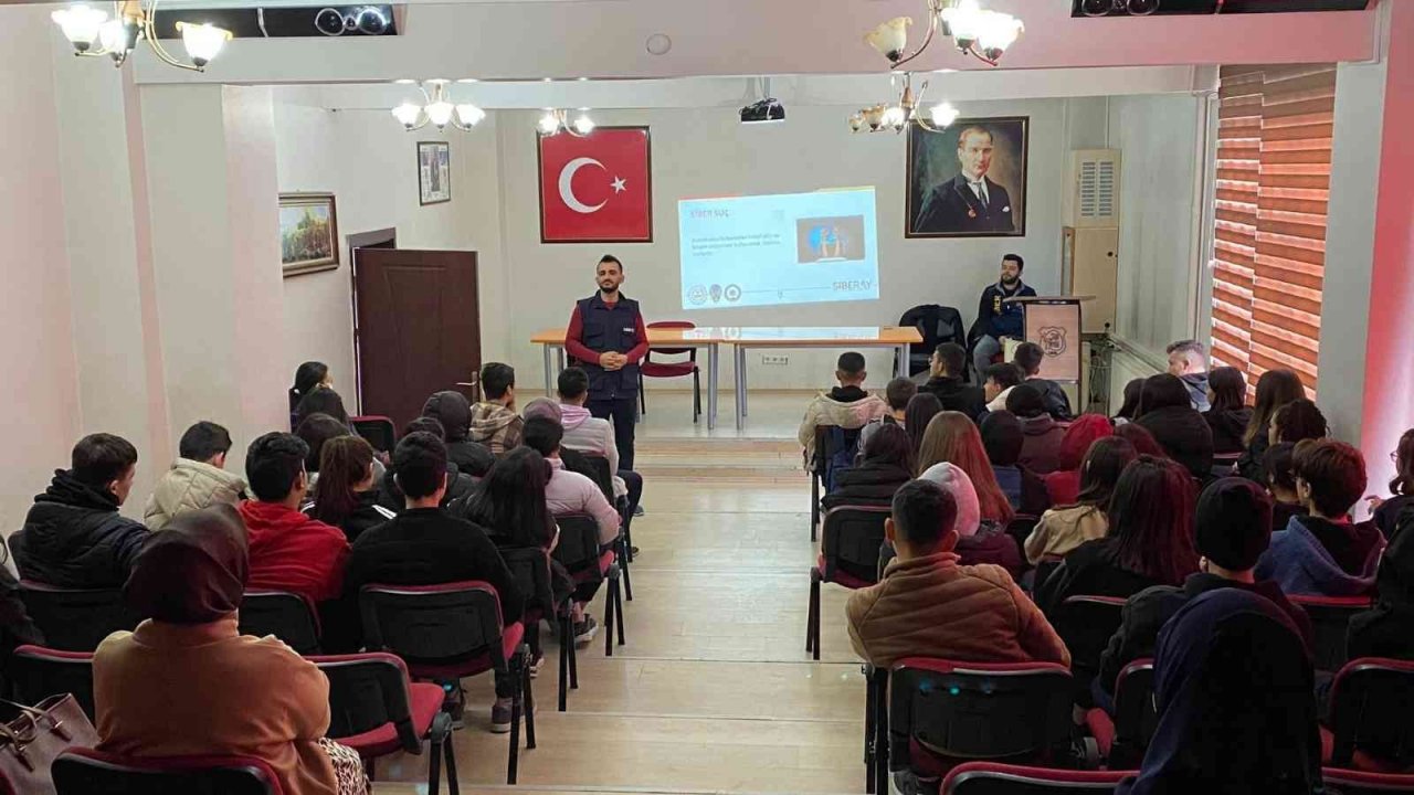 Öğrencilere siber suçlarla mücadele anlatıldı