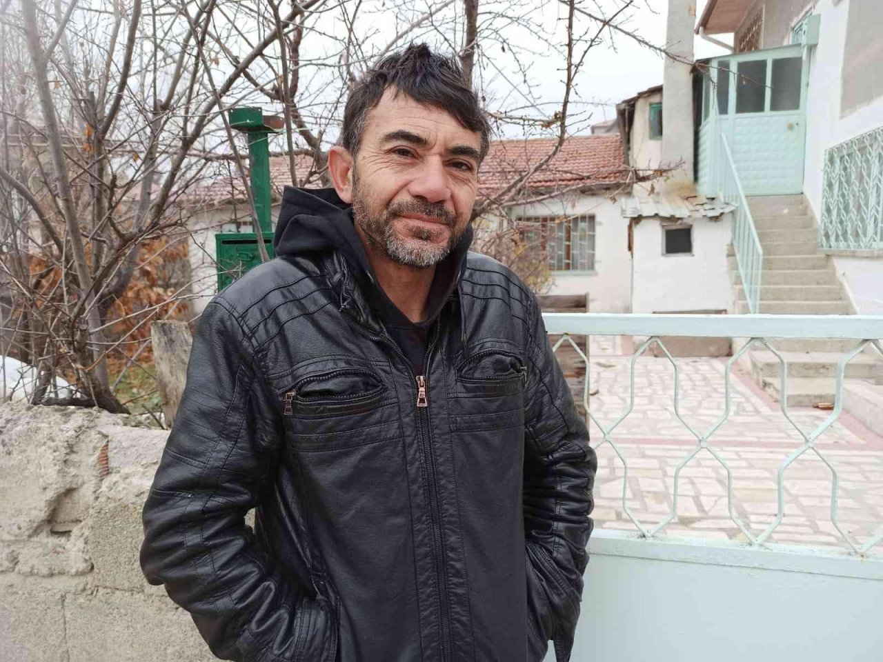 5 gün önce kaybolan minik köpeğini gece gündüz arıyor