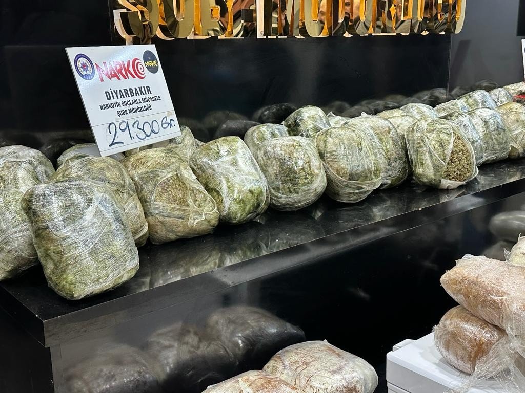 Kargo şirketi üzerinden derin dondurucu ile 93 kilo uyuşturucu sevkiyatı: 1 kişi tutuklandı