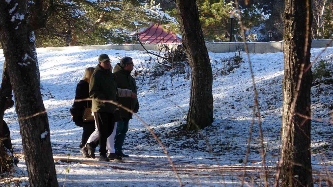 Abant beyaz örtüyle kaplandı