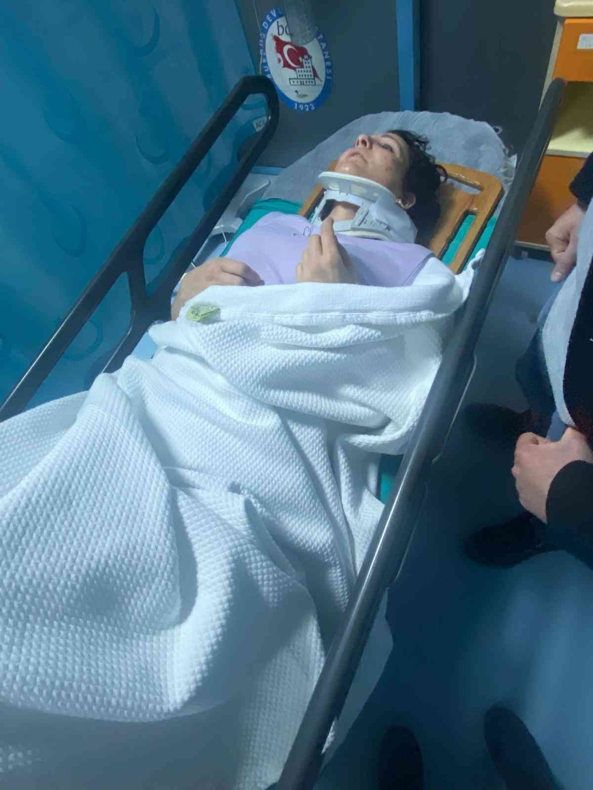 Arabayla takip ettikleri anne ve kızı döverek hastanelik ettiler