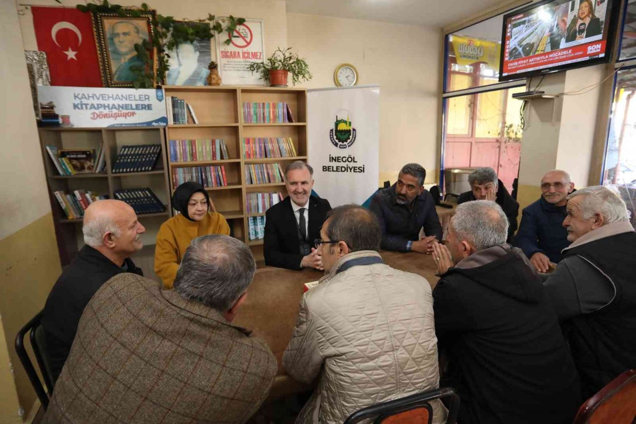 İnegöl’de kahvehaneler kitaphaneye dönüşüyor