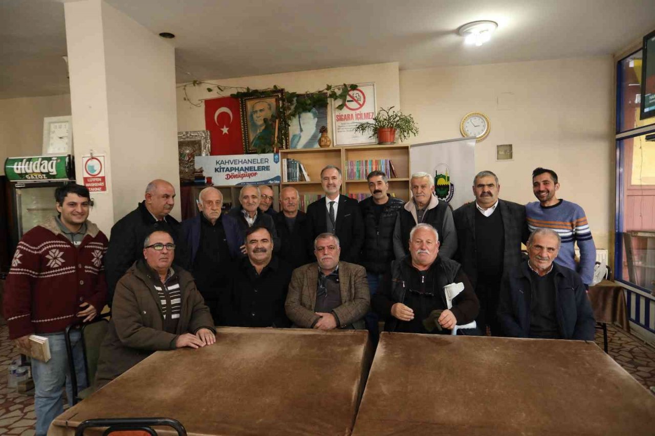 İnegöl’de kahvehaneler kitaphaneye dönüşüyor