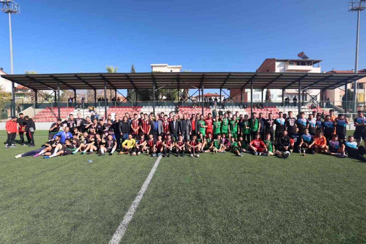 Yurtlar arası turnuva maratonunda şampiyonlar ödüllerine kavuşuyor