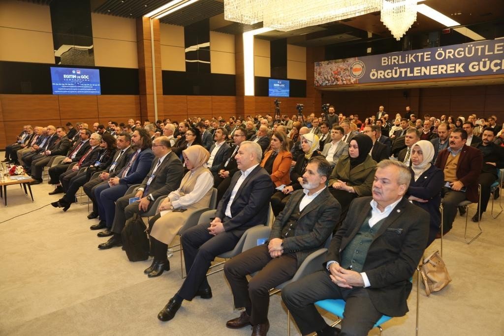 Eğitim Bir-Sen Başkanı Yalçın: "Yabancı düşmanlığına dayanan politikaları ülke politikası haline getiriyorlar"