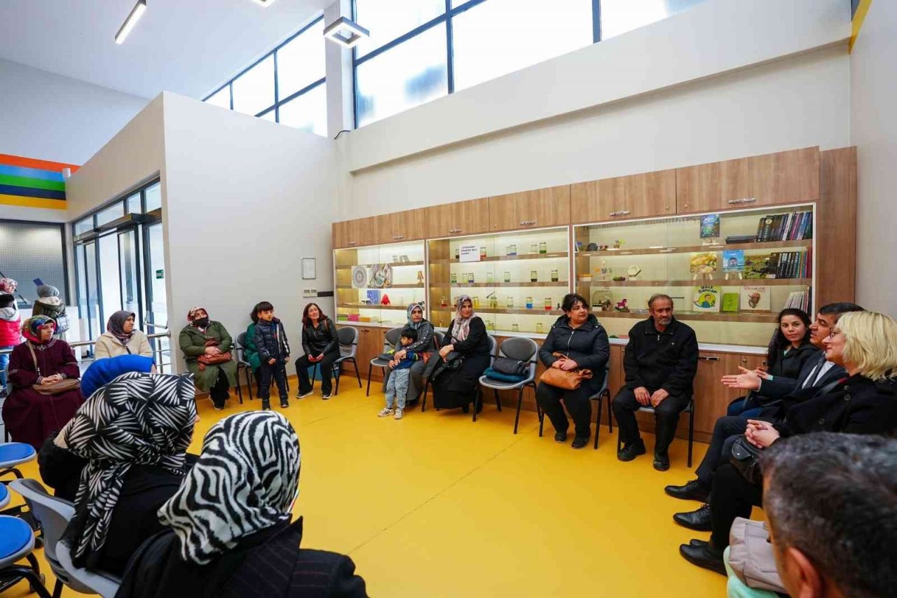 Fadıloğlu, geleceğin deneyapçılarıyla bir araya geldi