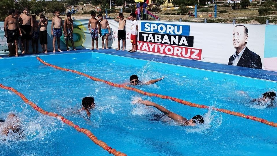 Geleceğin milli yüzücüleri hedefe kulaç attı