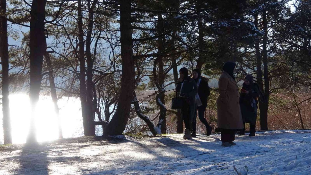 Abant beyaz örtüyle kaplandı