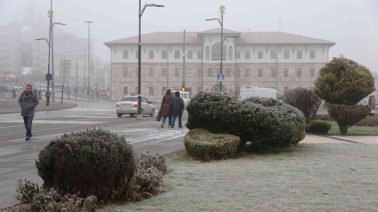 Sivas’ta buz kazıma mesaisi başladı