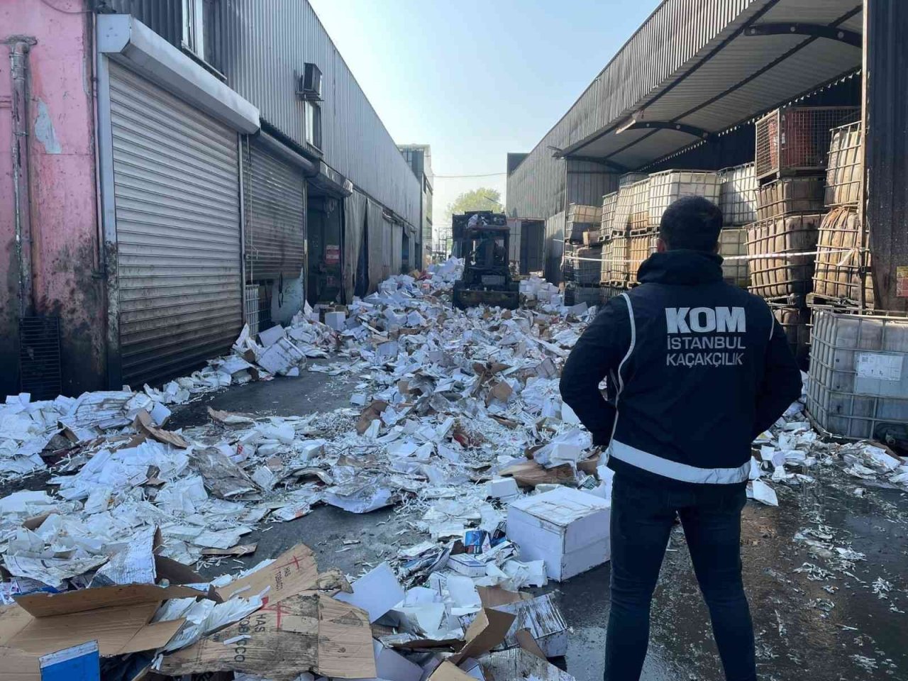 İstanbul’da ele geçirilen 123 ton kaçak tütün ve tütün mamülleri imha edildi