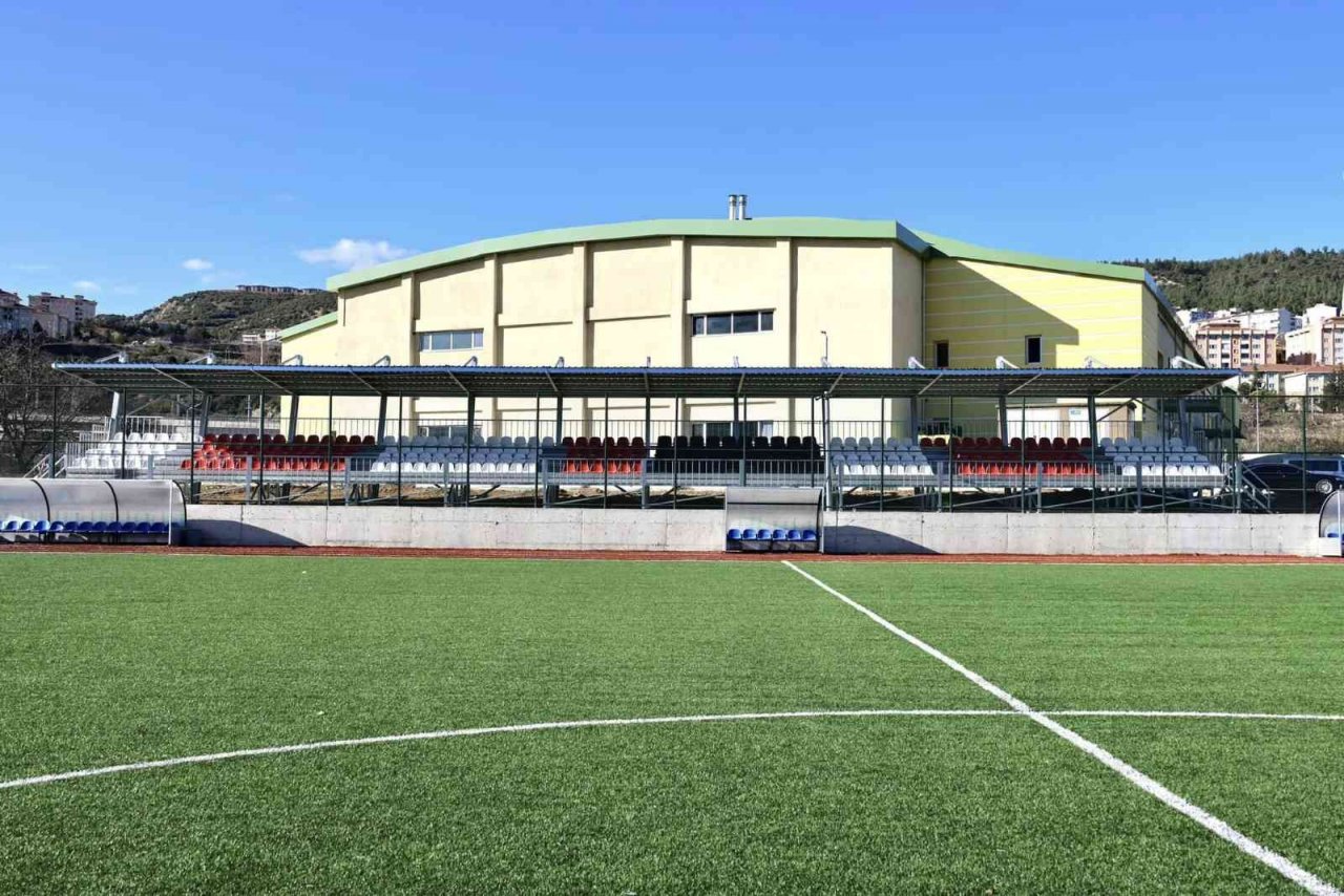 Bilecik’te futbol sahası yenileniyor