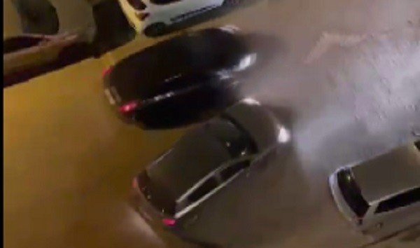 Alkollü sürücü park halindeki araçlara böyle çarptı