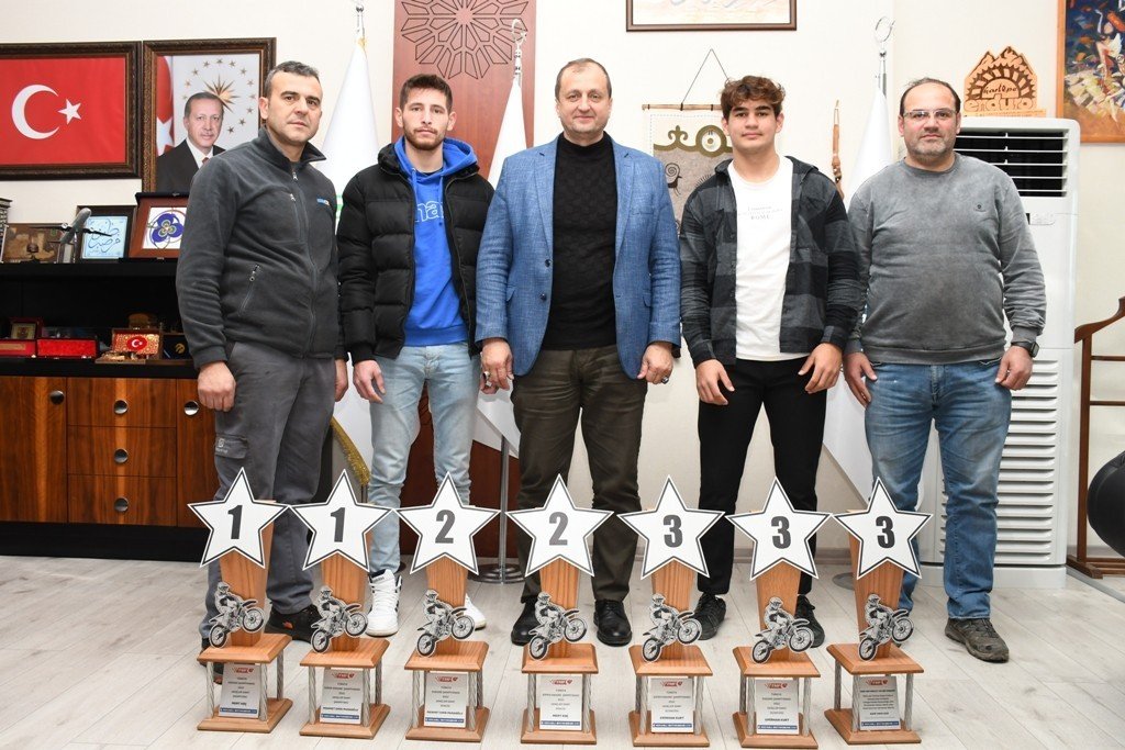İznik Motosiklet Spor Klübü tüm kupaları aldı