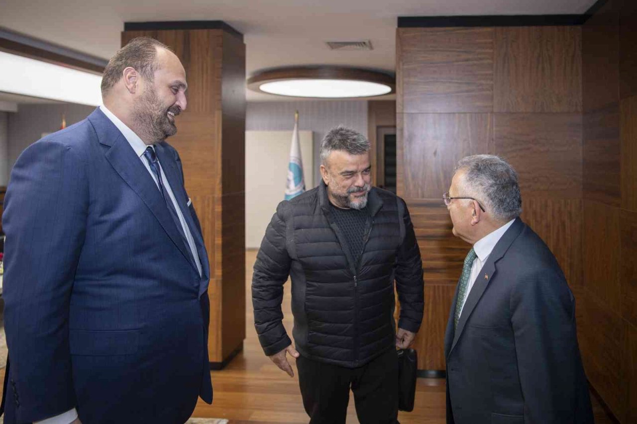 Başkan Büyükkılıç’a, sevilen sanatçı Bülent Serttaş’tan ziyaret