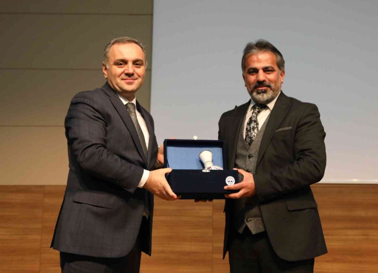 KGC Başkanı Metin Kösedağ, ERÜ’de Konferans Verdi