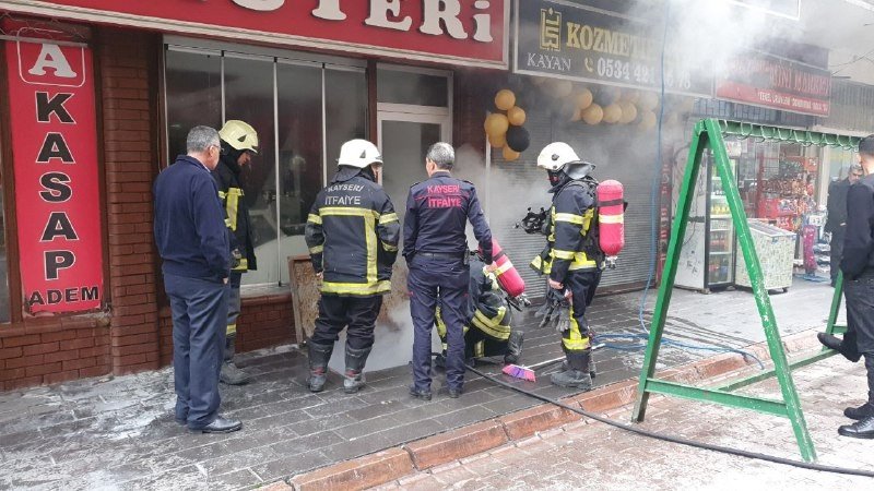 İş yeri deposunda çıkan yangın söndürüldü