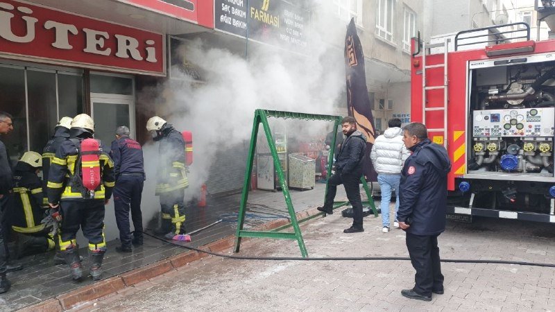 İş yeri deposunda çıkan yangın söndürüldü