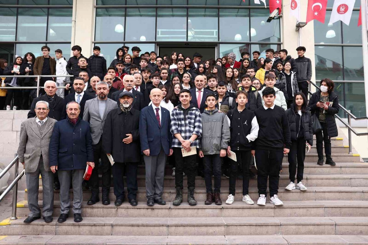 Keçiörenli gençlere Mehmet Akif Ersoy anlatıldı