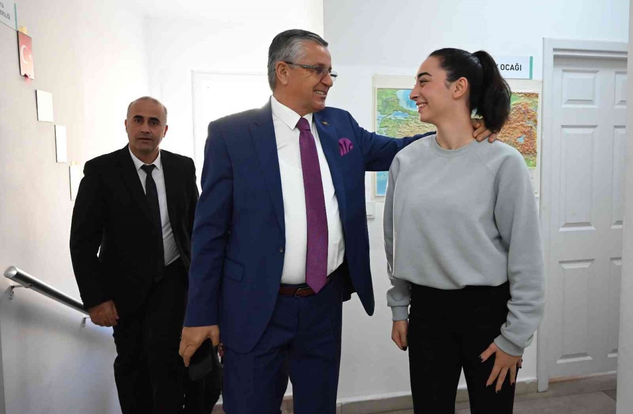 Kursiyerlere ücretsiz kitap dağıtıldı