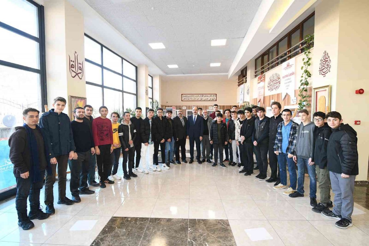 Başkan Altay: “Yarınlarımızı inşa edecek gençlerimize güveniyorum”