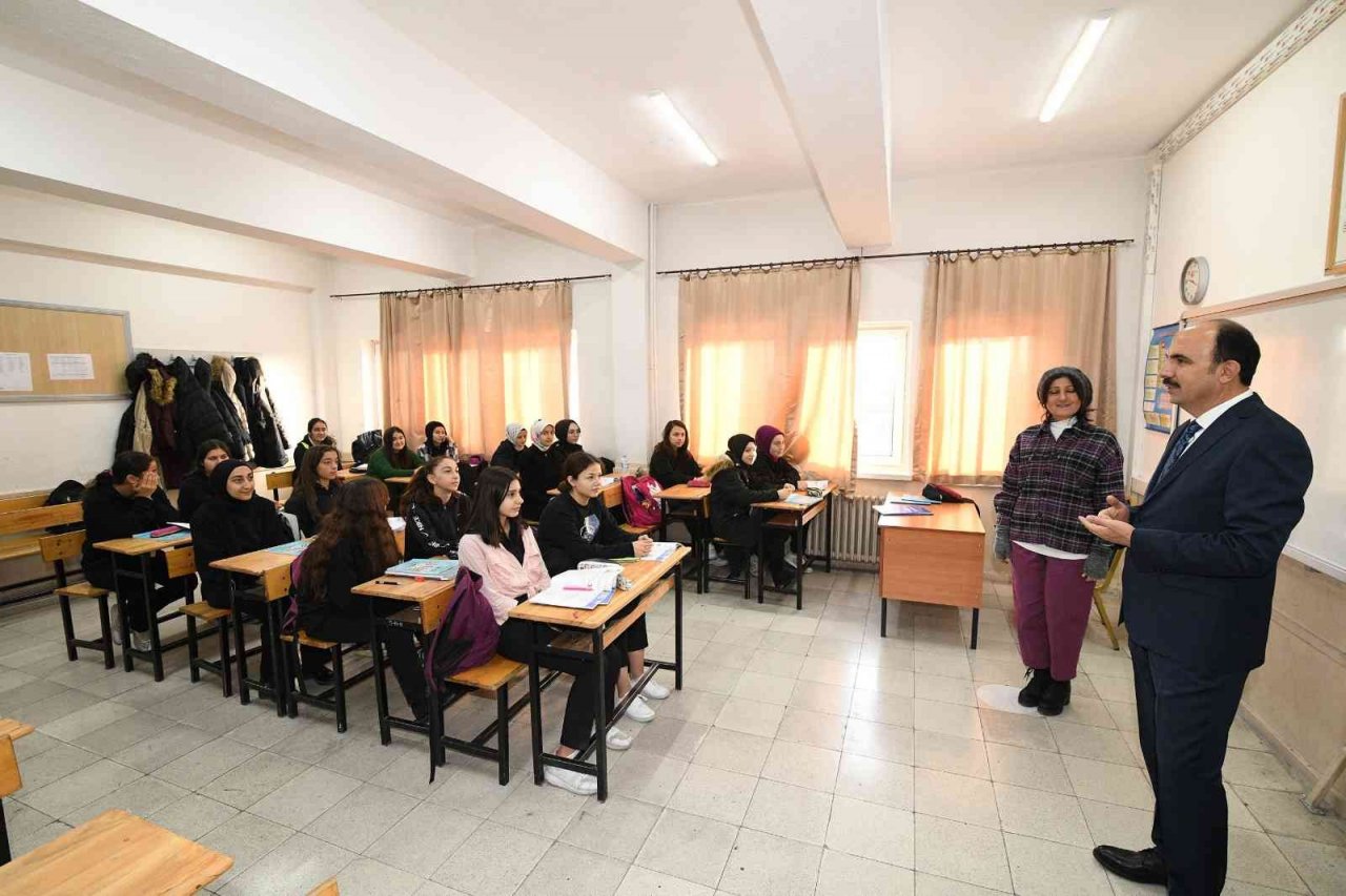 Başkan Altay: “Yarınlarımızı inşa edecek gençlerimize güveniyorum”