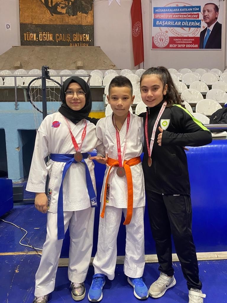 Manisa BBSK Karate takımı sporcularından büyük başarı