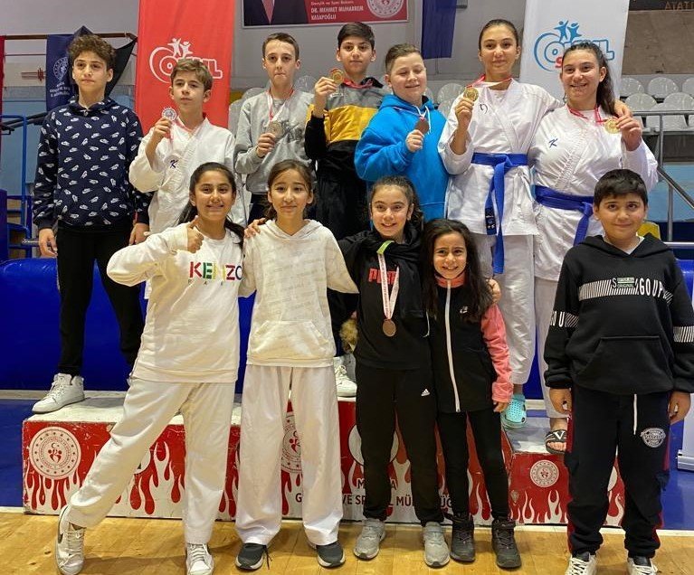 Manisa BBSK Karate takımı sporcularından büyük başarı