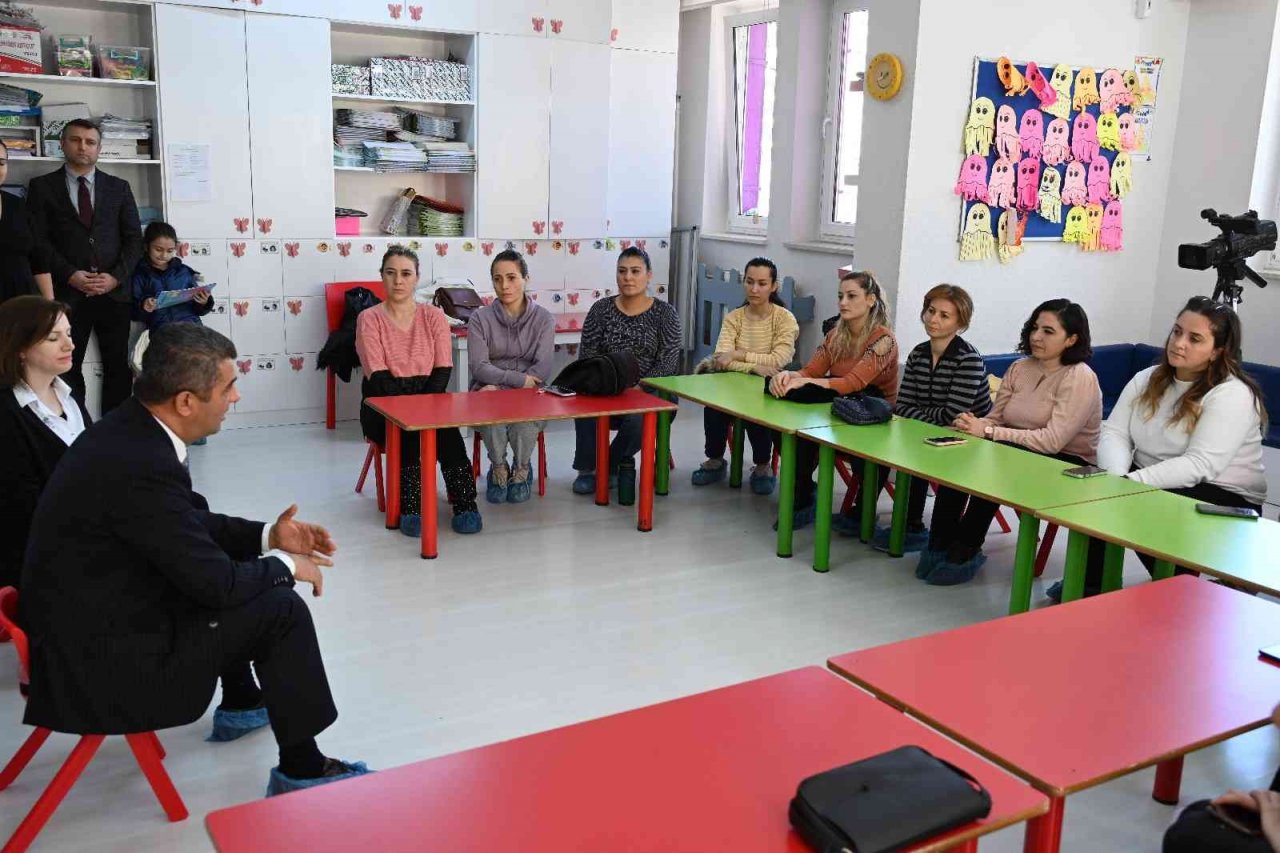 Denizli’de veliler aile okulu eğitimleriyle destekleniyor