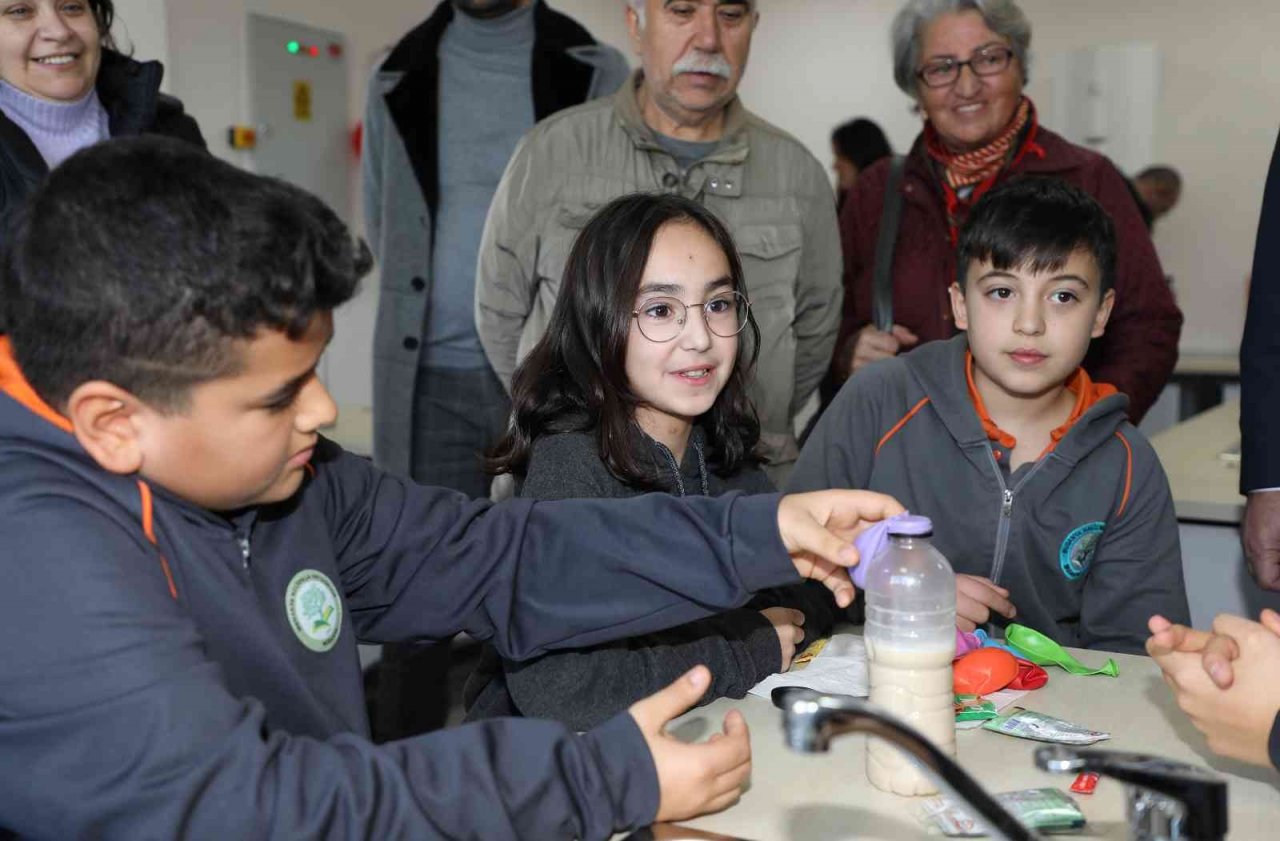Mudanya Belediyesi’nden öğrencilere fen bilimleri laboratuvarı
