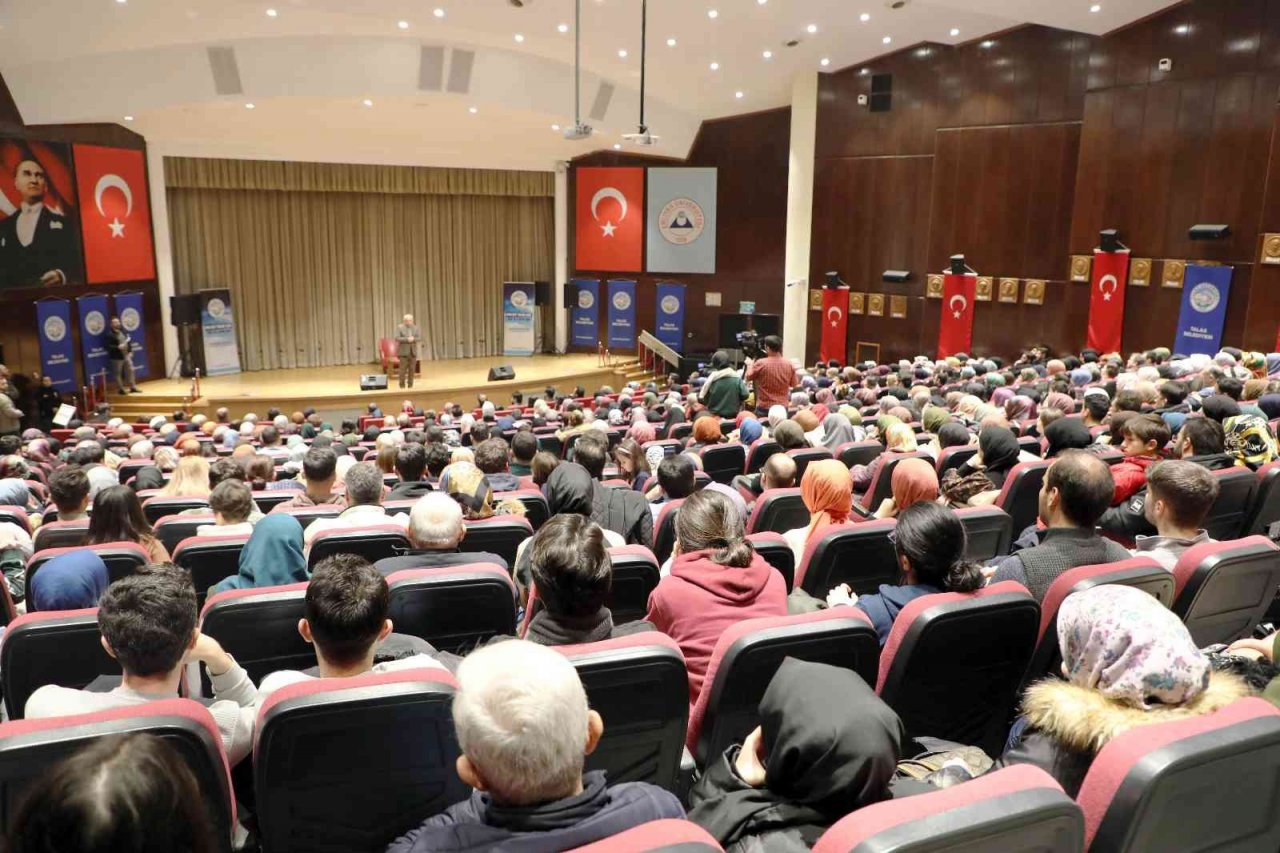 Talas’ta Nurullah Genç’ten Altın Öğütler