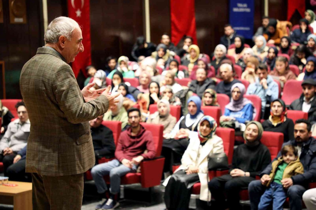 Talas’ta Nurullah Genç’ten Altın Öğütler