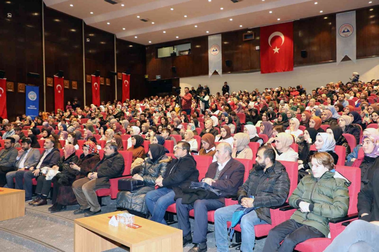 Talas’ta Nurullah Genç’ten Altın Öğütler