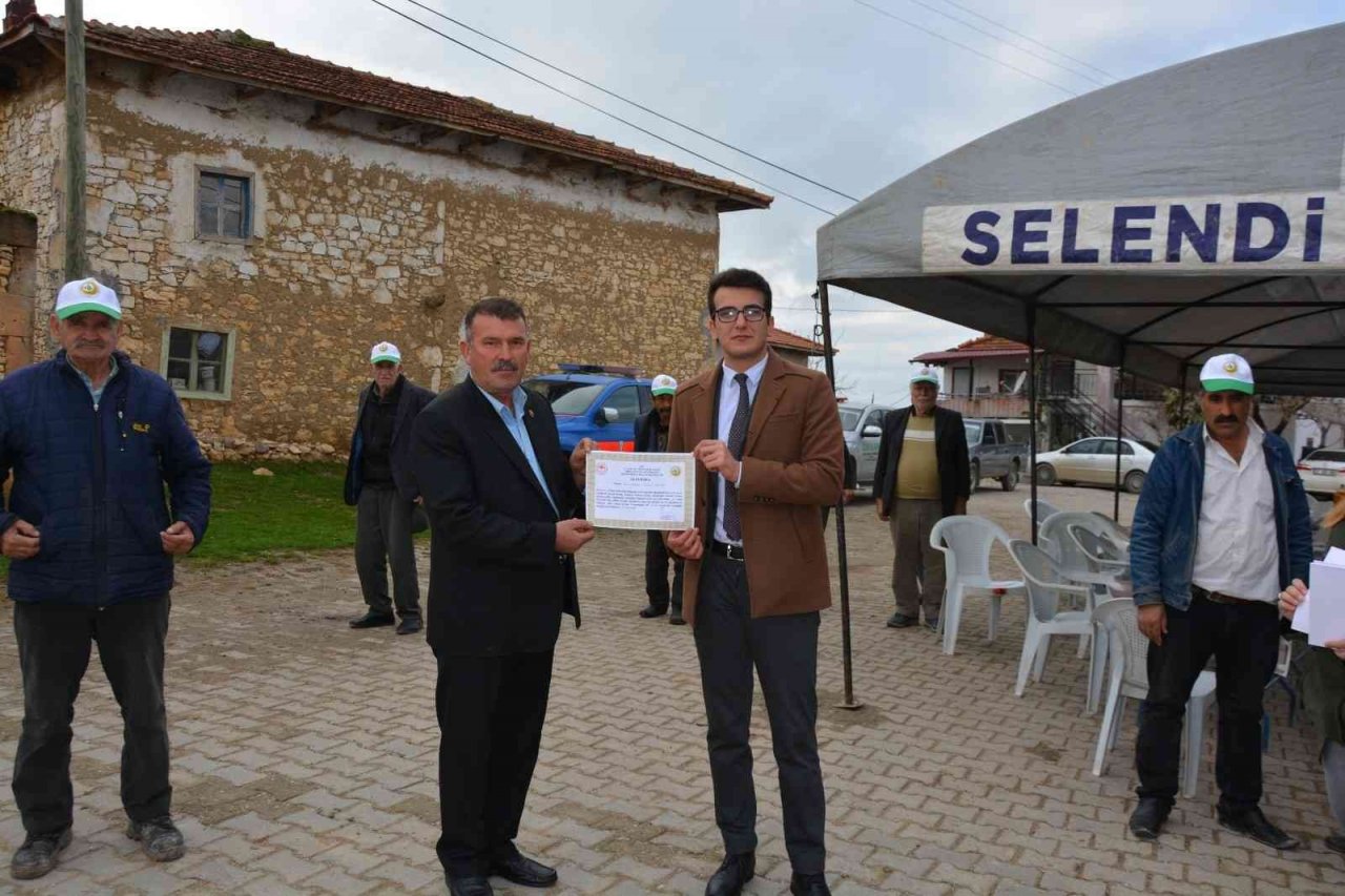 Erozyona karşı oluşturulan badem arazileri vatandaşlara emanet