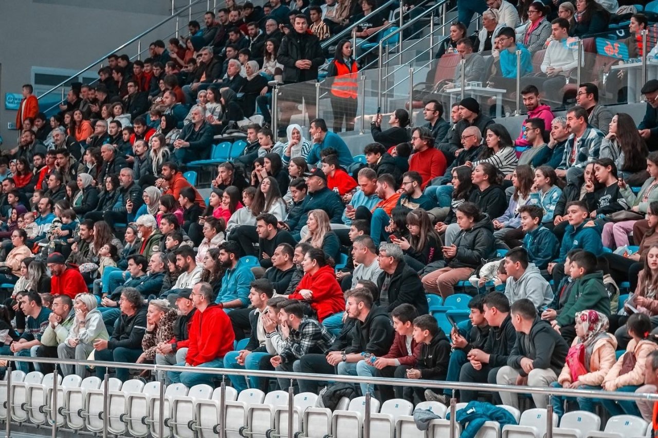 İlkler Şehri Uşak Basketbol Takımı zafere odaklandı