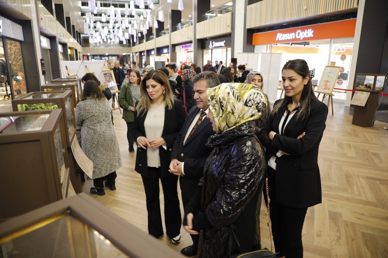 KUMSmall’da sergi ve fuar açıldı