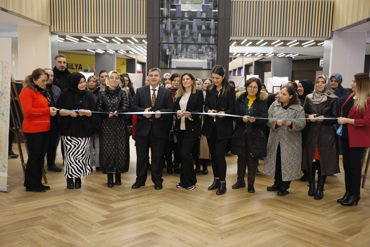 KUMSmall’da sergi ve fuar açıldı