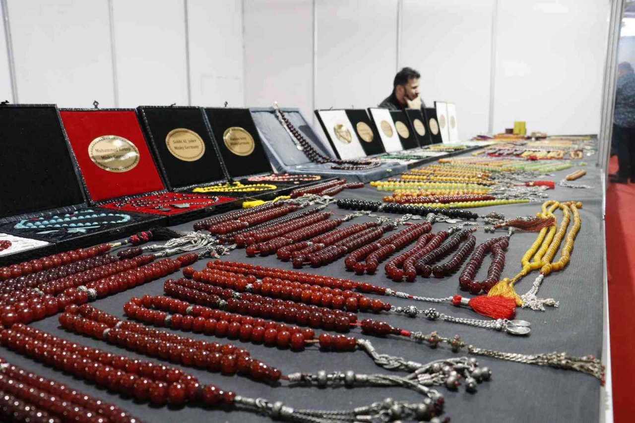 Türkiye’nin ilk “Tespih ve Doğal Taşlar Fuar"ı Adana’da açıldı
