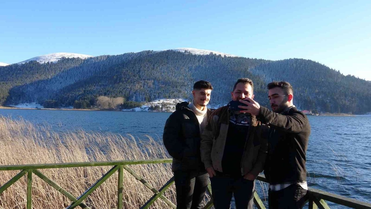 Abant beyaz örtüyle kaplandı