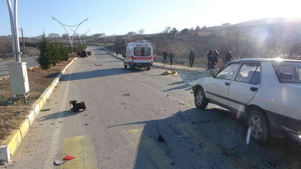 Ölümlü kazaya karışan araç sürücüsü olay yerinden koşarak kaçtı
