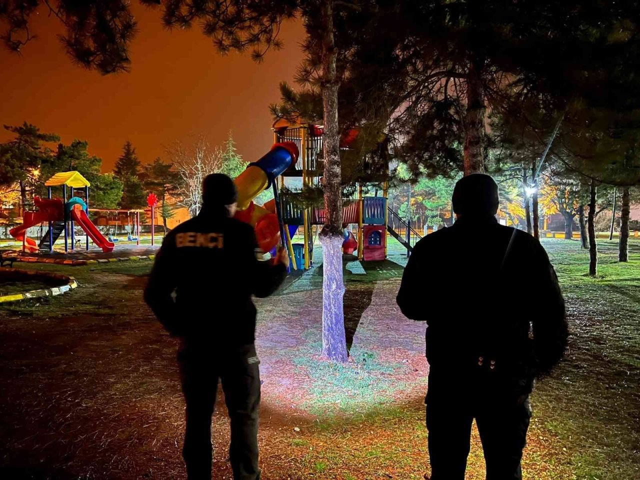 Mahalle ve çarşı bekçileri gecelerin huzurunu sağlıyor