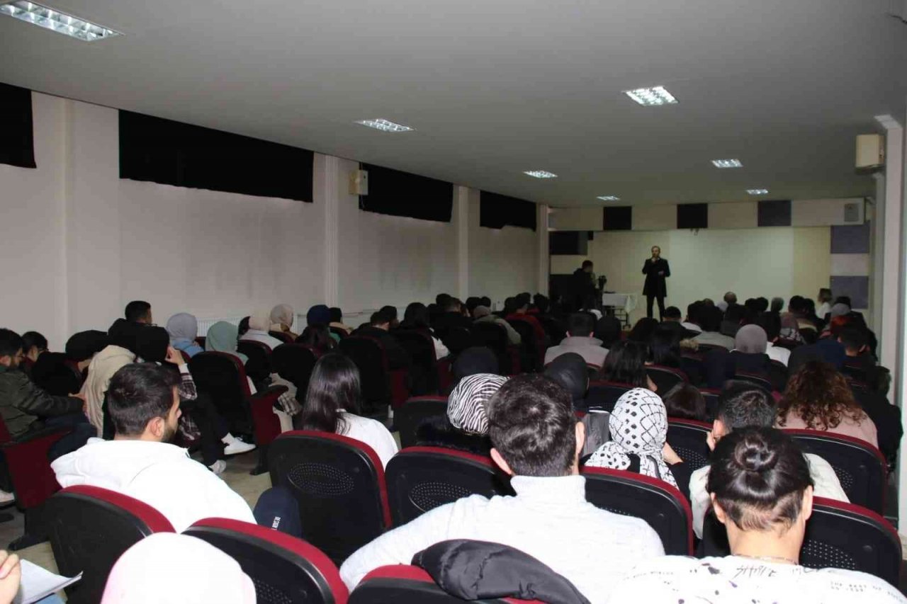 Başkan Akkaya öğrencileri İndirim Kart konusunda bilgilendirdi