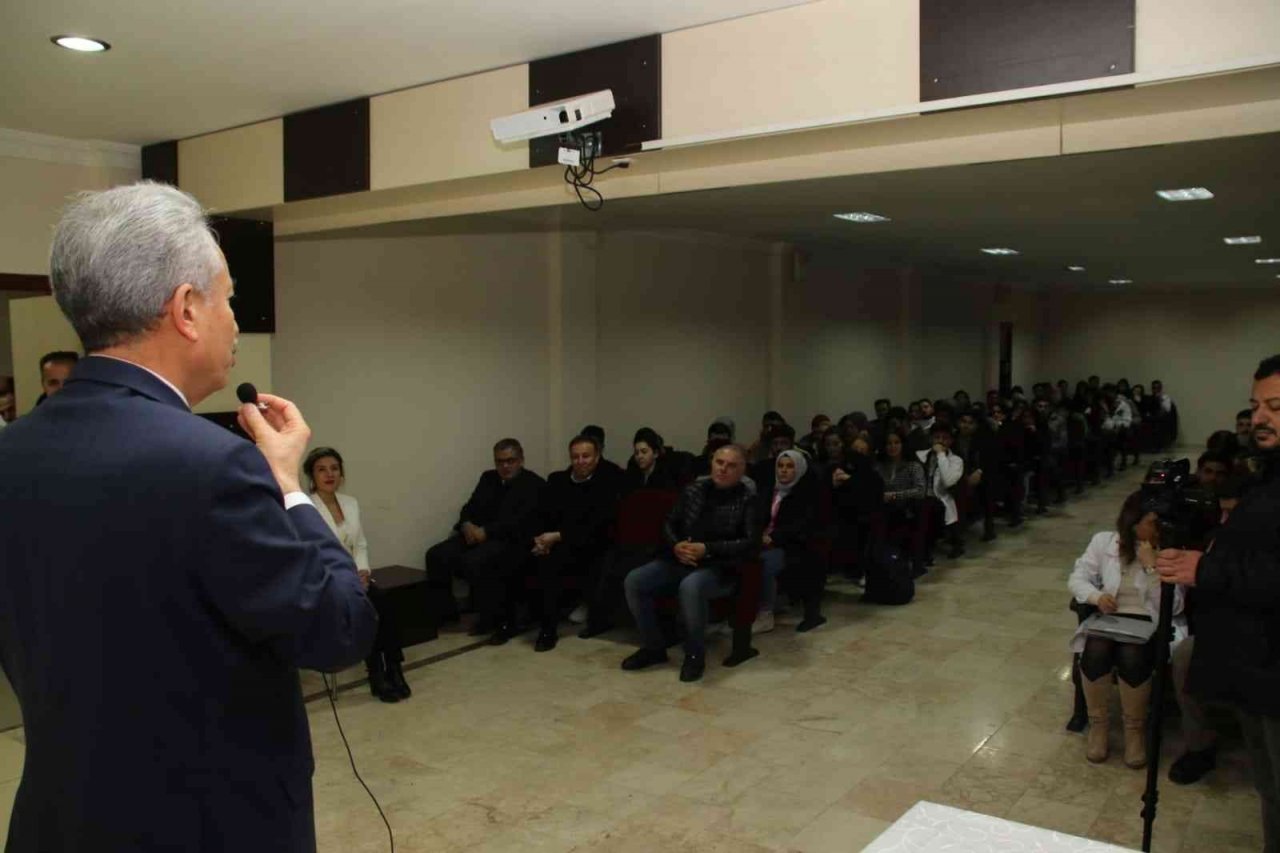 Başkan Akkaya öğrencileri İndirim Kart konusunda bilgilendirdi