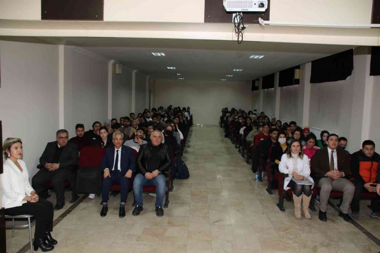 Başkan Akkaya öğrencileri İndirim Kart konusunda bilgilendirdi