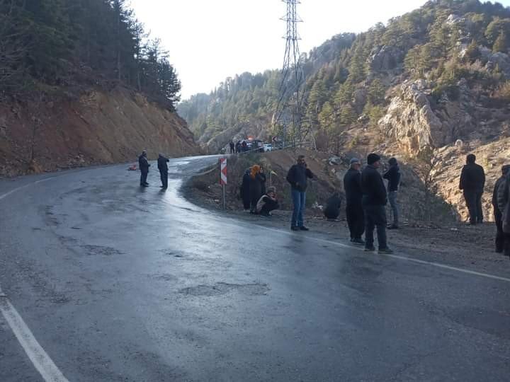 Antalya’da kamyonet uçuruma yuvarlandı: 1 ölü, 1 yaralı
