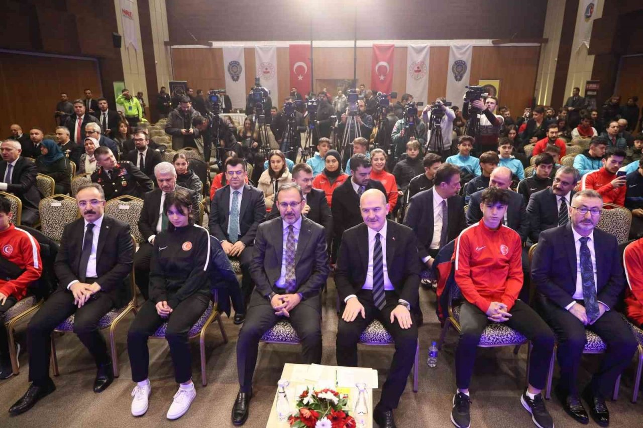 Bakan Kasapoğlu: “Bağımlılık, her birimizin gündeminde olan, farklı türleri ile değişkenliği ile bir tehdit unsuru olarak en öncelikli sırada yer alan bir kavram”